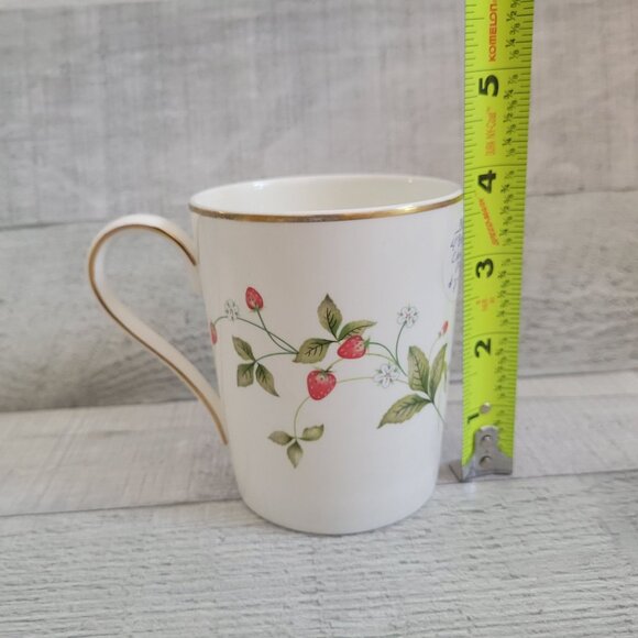 Christopher Stuart Bone China Strawberry Vine Mugs Set Of 4 - Picture 5 of 5